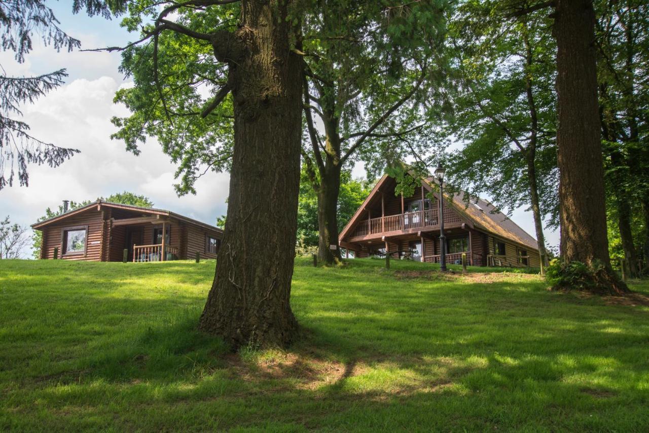 Pantglas Hall Holiday Lodges And Leisure Club Carmarthen Exterior photo