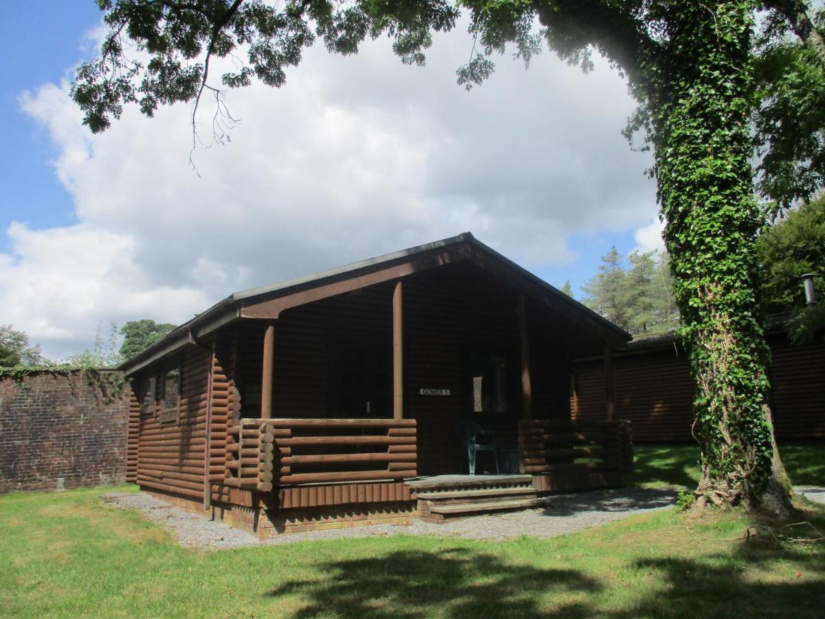 Pantglas Hall Holiday Lodges And Leisure Club Carmarthen Exterior photo